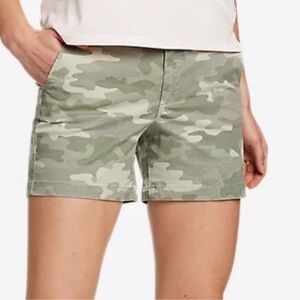 Eddie Bauer Willit Stretch Legend Wash Shorts. Slightly Curvy Camo Size 14